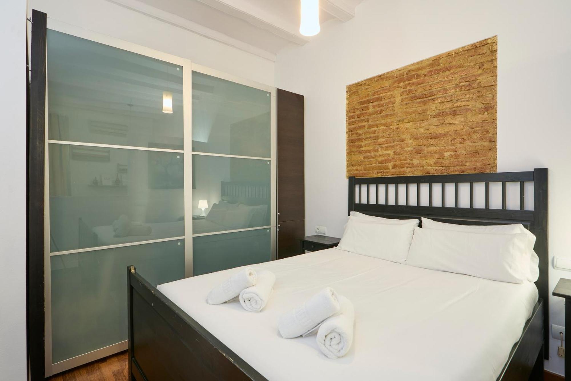 12gra1070 - Cozy Flat In The Heart Of Gracia! *